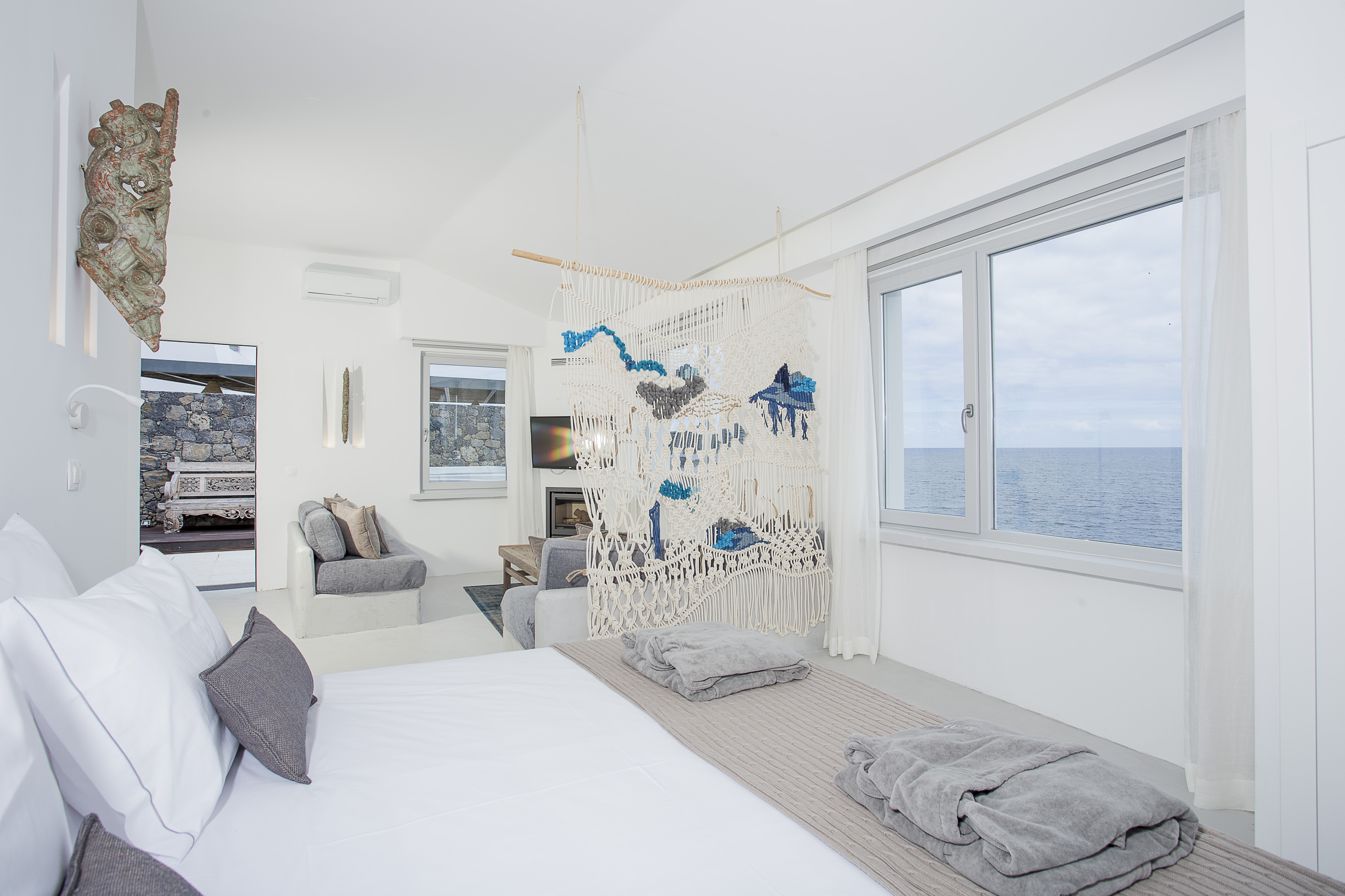 White Exclusive Suites & Villas